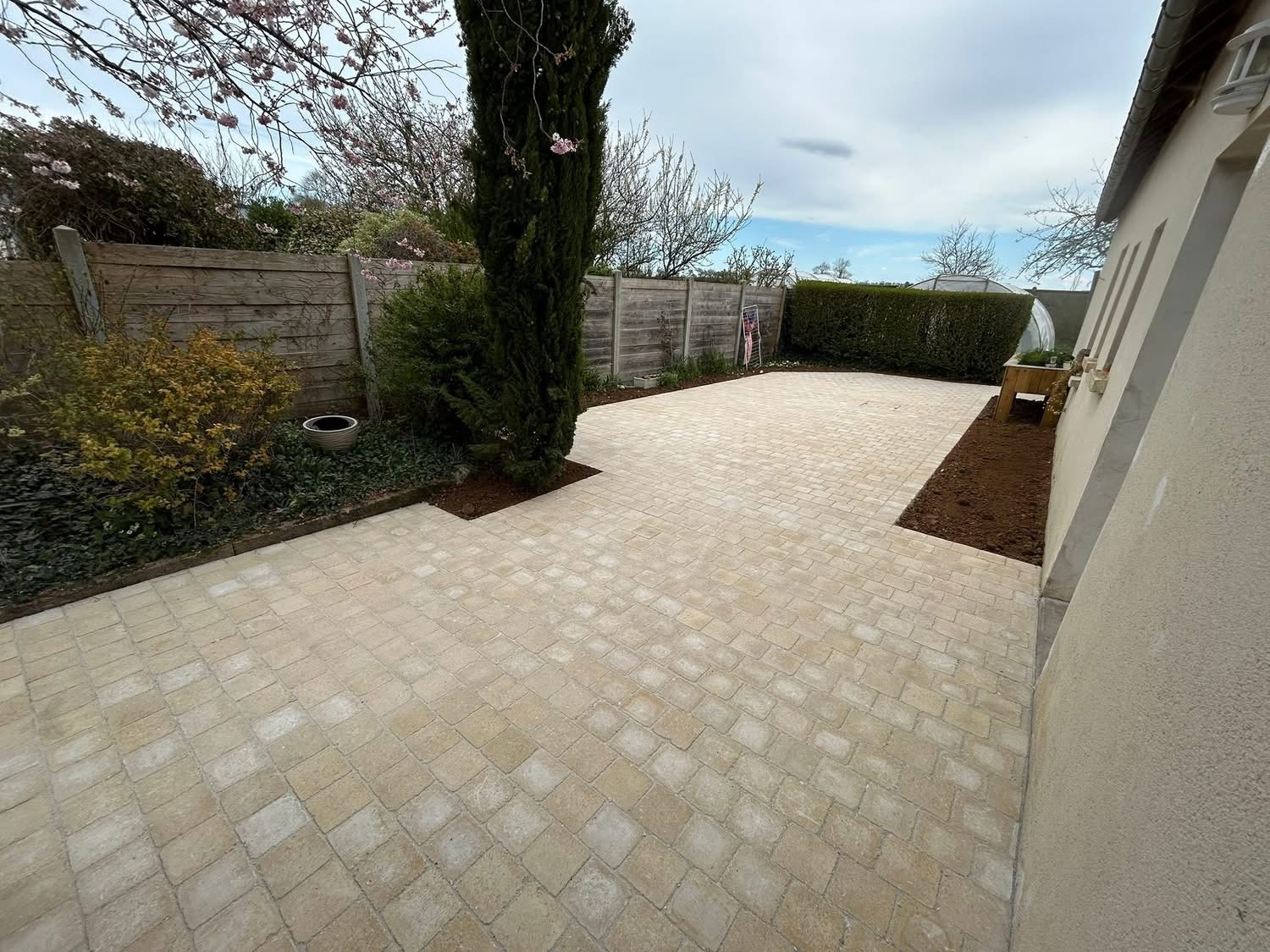 Pavage sur chape ciment et création de chemin enrobé img 3704